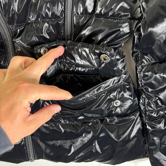 NWT GUESS Black Puffer Jacket Faux Fur Collar Shiny Stretch Womens Small Quilted - Picture 2 of 6